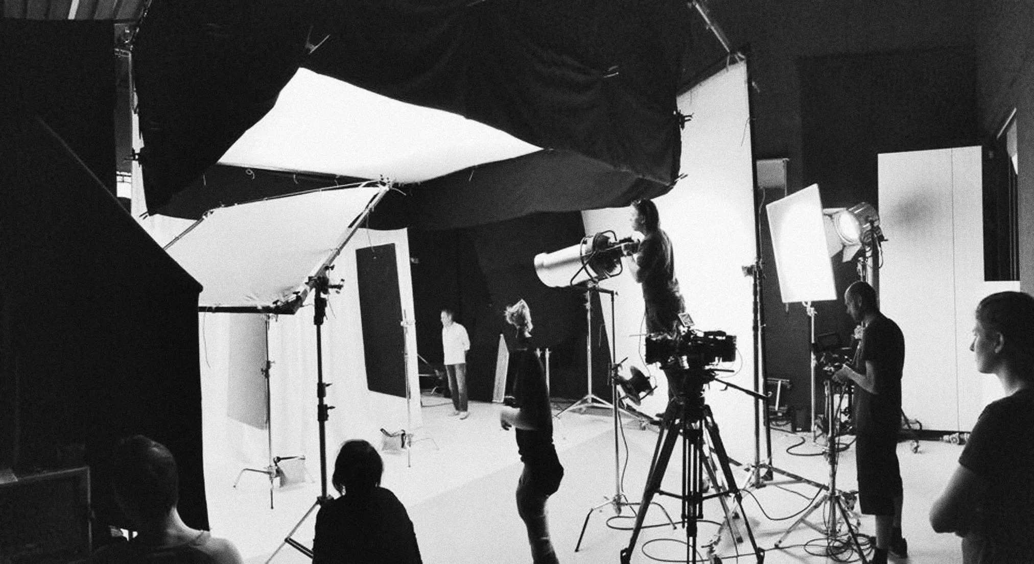Filmset met camera en crew